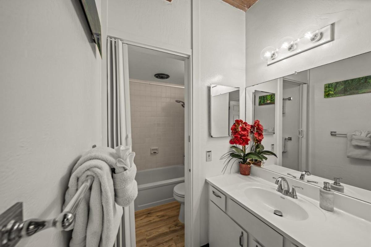 Newly Upgraded 1Br Unit Near Beach Max Of 5 Guests Kailua-Kona Exterior photo